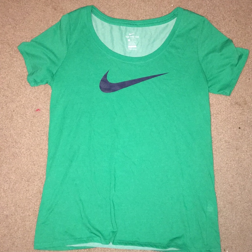 Women’s Nike T-shirt
